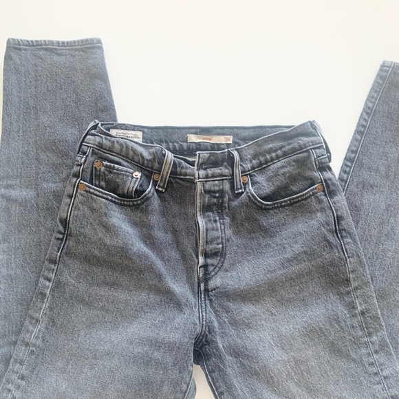 Levi Wedgie Jeans - Picture 2 of 3